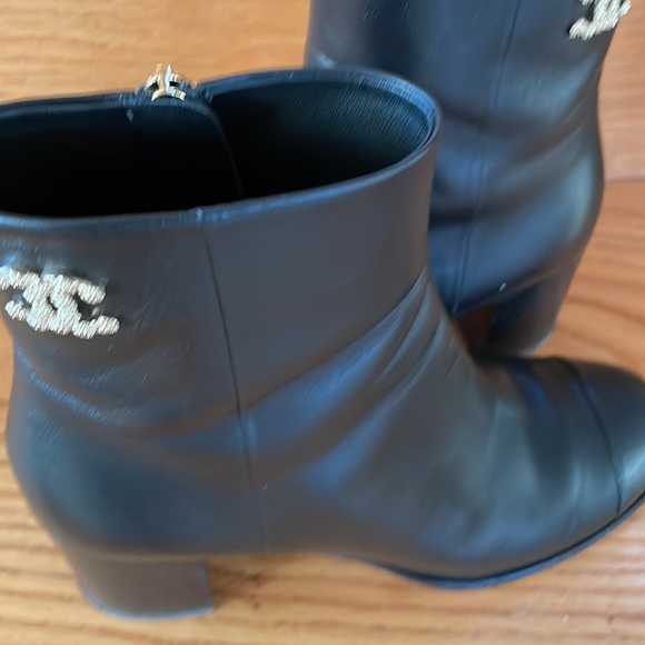 Chanel heeled leather ankle boots - Picture 5 of 5